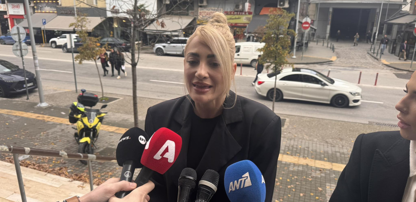 Θεσσαλονίκη: Ξέσπασε σε κλάματα η Ιωάννα Τούνη - «Περιμένω οκτώ χρόνια να δικαιωθώ» (βίντεο)