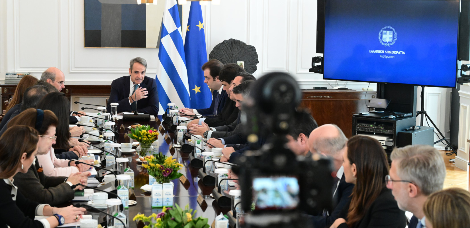 Σε εξέλιξη το Υπουργικό Συμβούλιο - Στο «τραπέζι» συλλογικές συμβάσεις, κτηματολόγιο και στεγαστικό