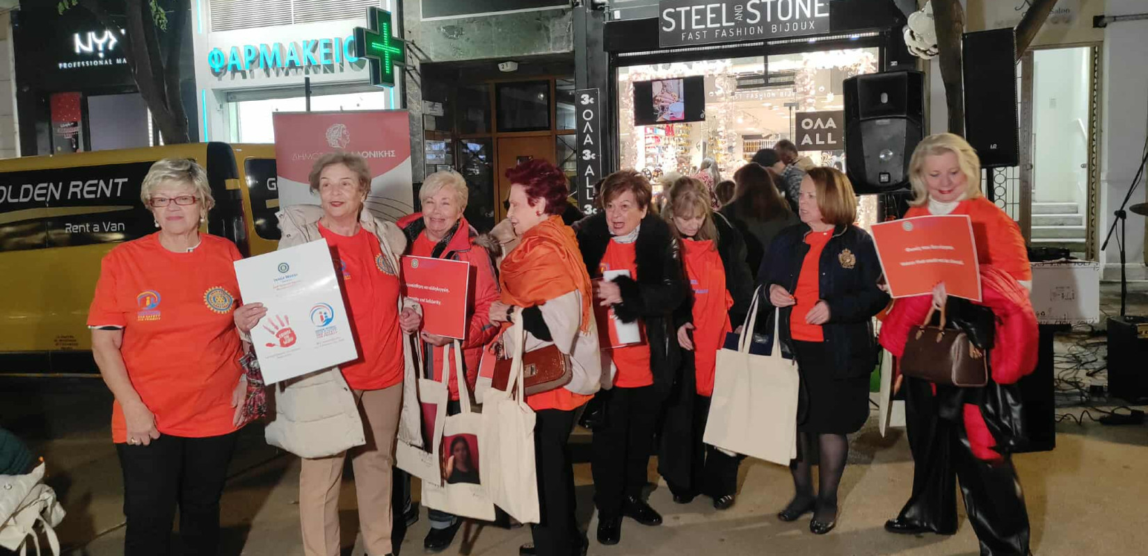 Θεσσαλονίκη: Μήνυμα ενάντια στη βία κατά των γυναικών στον πεζόδρομο της Αγίας Σοφίας (βίντεο)