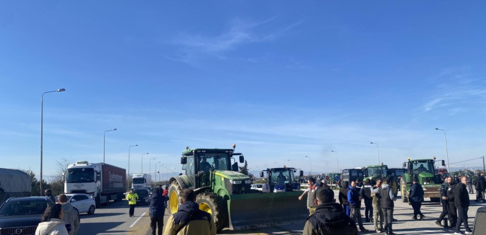 Άνοιξε το ρεύμα προς Θεσσαλονίκη στα διόδια Μαλγάρων - Στον κόμβο Παραλίμνης αύριο αγρότες της Πέλλας (βίντεο)