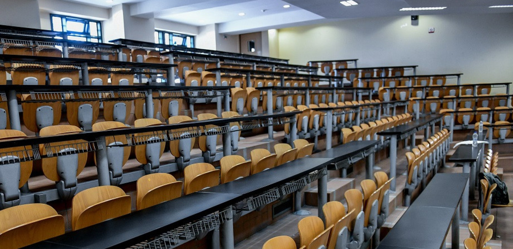 Ευρωπαϊκή Επιτροπή: Μέτρα για τη διασύνδεση της εκπαίδευσης με την αγορά εργασίας στην εποχή της τεχνητής νοημοσύνης