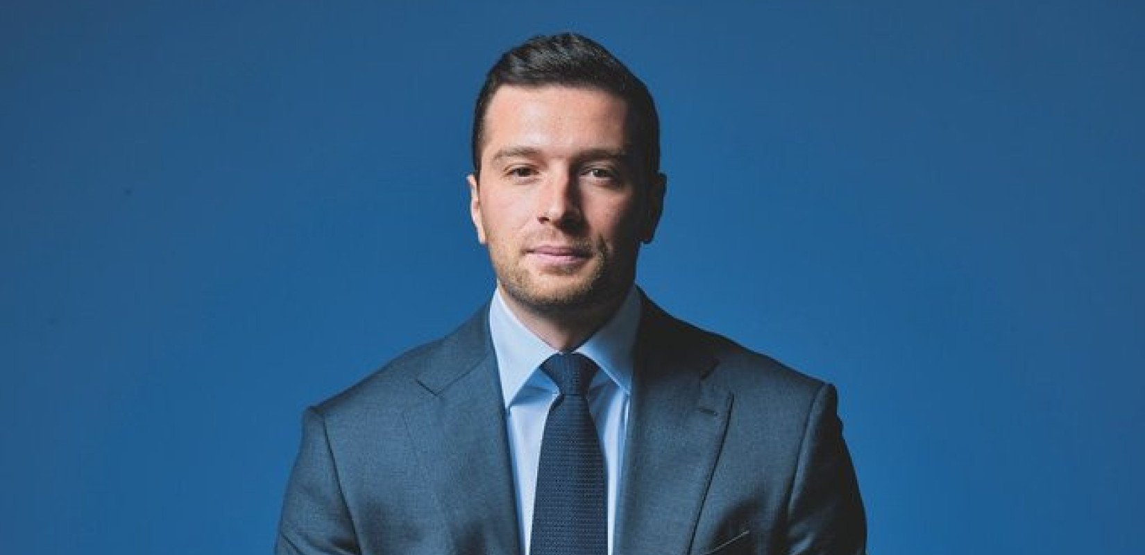 Φαβορί για τις προεδρικές εκλογές στη Γαλλία ο ακροδεξιός Μπαρντελά - Τι δείχνει δημοσκόπηση για τον πρώτο γύρο