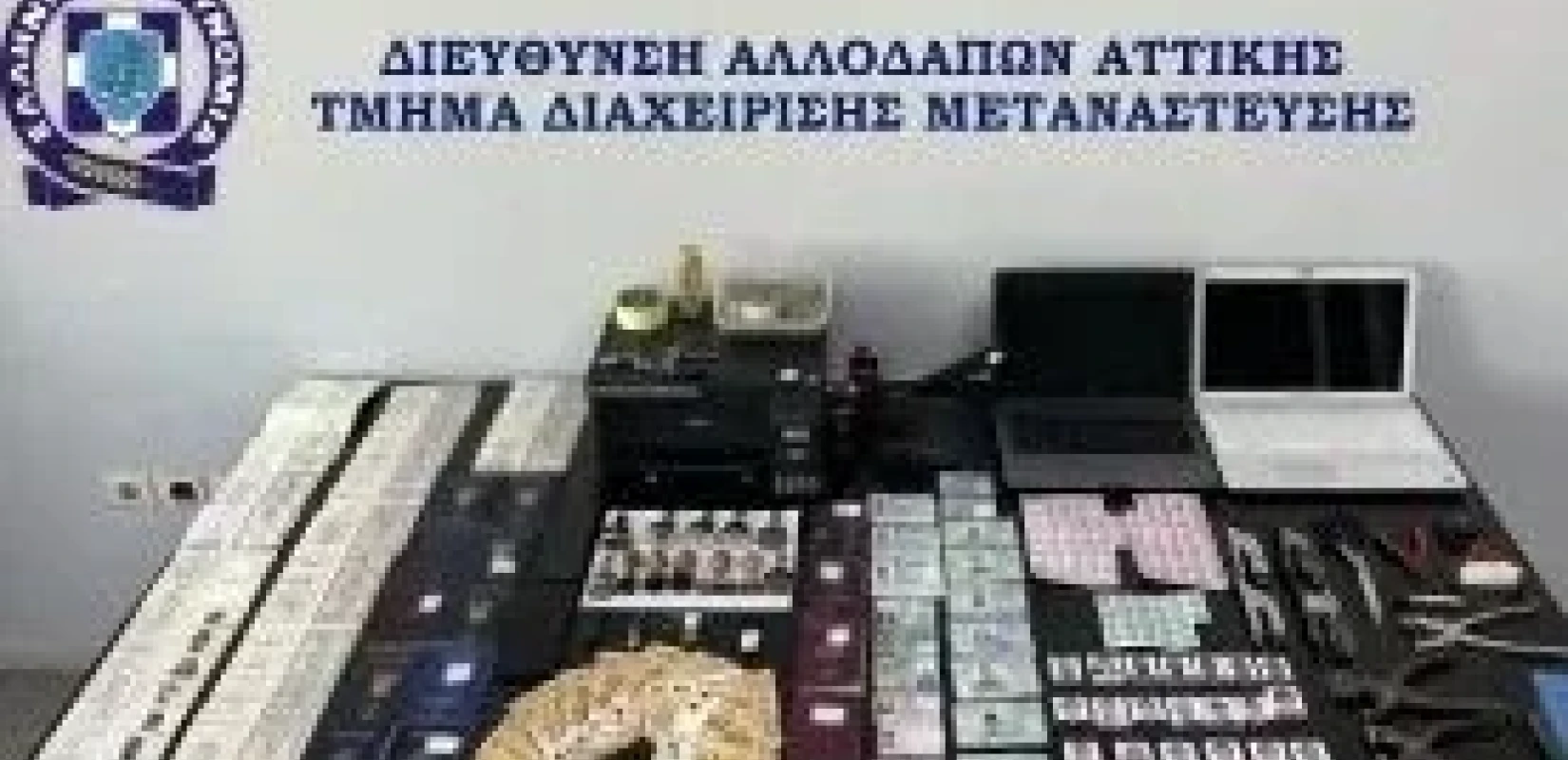 Εντοπίστηκε εργαστήριο κατάρτισης πλαστών ταξιδιωτικών εγγράφων – Συνελήφθη 58χρονος αλλοδαπός (βίντεο)