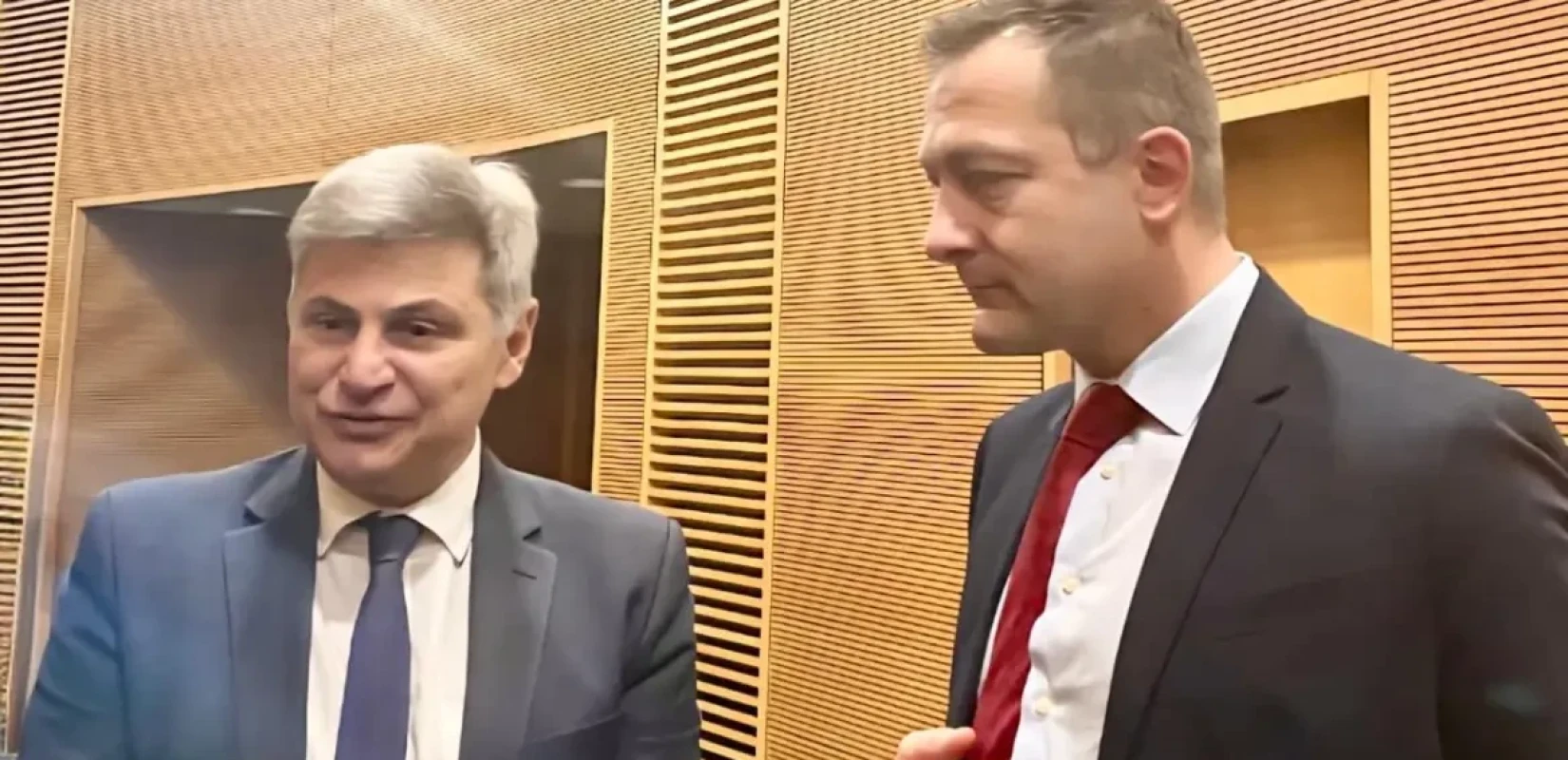 Συνάντηση Φαραντούρη με Επίτροπο Γεωργίας για κρασί και επιδοτήσεις