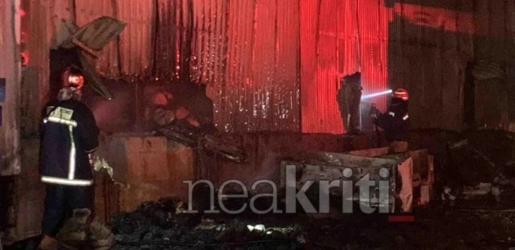 Κρήτη: Στις φλόγες αποθήκη στο Ηράκλειο με τρόφιμα και χαρτικά είδη