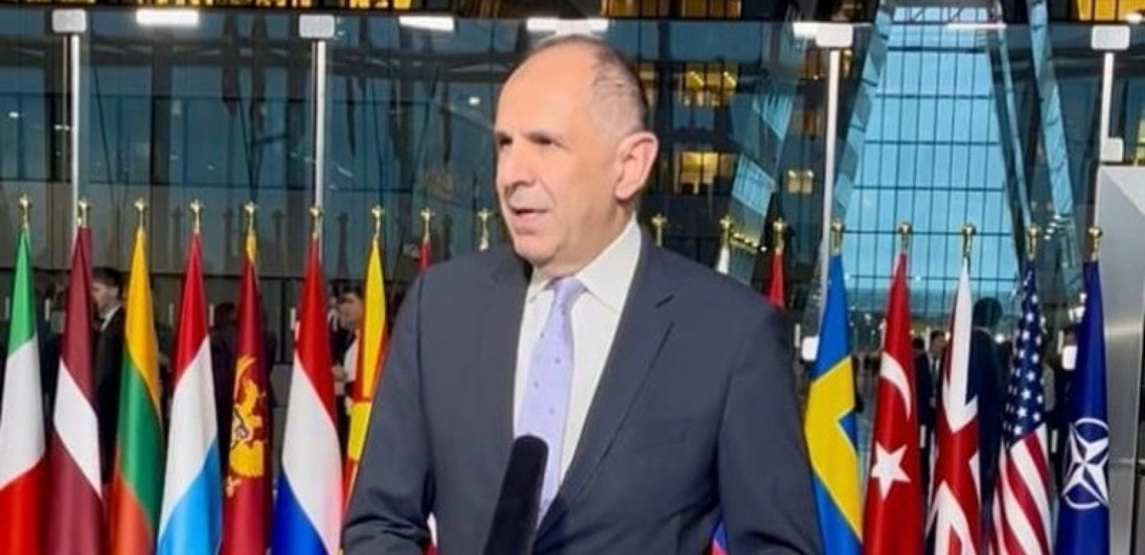 Γεραπετρίτης από Σύνοδο ΝΑΤΟ: Κρίσιμη στιγμή για τη Συμμαχία - Αδιαπραγμάτευτη η κυριαρχία της Ουκρανίας