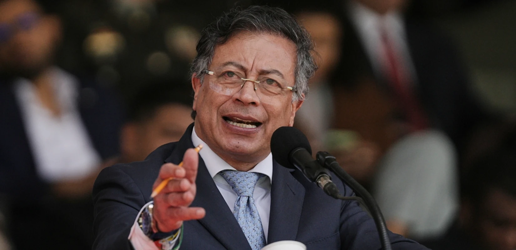 Ο πρόεδρος της Κολομβίας διαψεύδει συνεργασία στρατού με αντάρτες και καταγγέλλει τη CIA