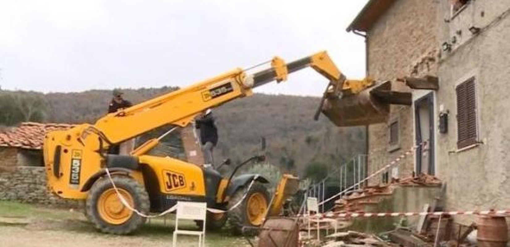 Ιταλία: Σκότωσε τον γείτονά του που προσπαθούσε να του γκρεμίσει το σπίτι με εσκαφέα