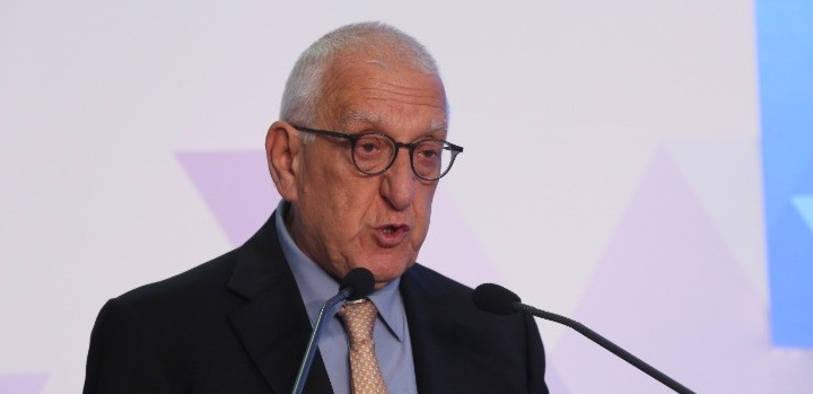 Ν. Κακλαμάνης στον πρόεδρο του ΕΛΚ: Η Κύπρος αναλαμβάνει την Προεδρία της Ε.Ε. χωρισμένη στα δύο με στρατό κατοχής και κανείς δεν μιλάει στην Ευρώπη γι’ αυτό