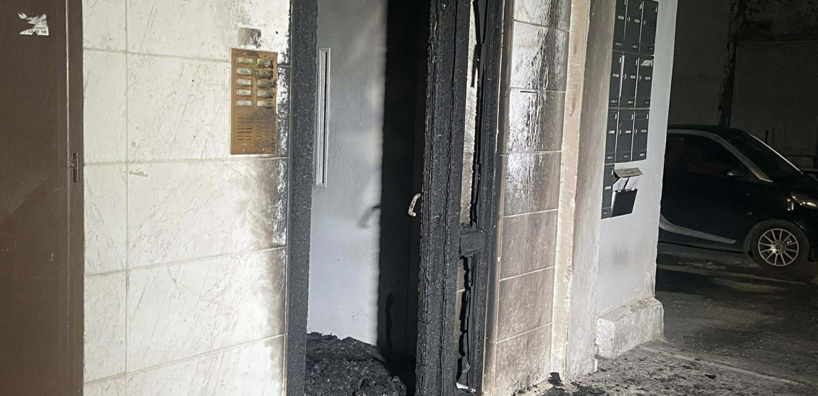 Θεσσαλονίκη: Έκρηξη αυτοσχέδιου μηχανισμού σε είσοδο πολυκατοικίας στην Καλαμαριά