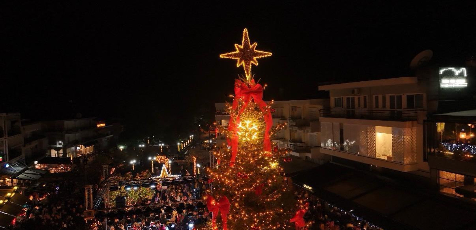Μετέωρα: Φωταγώγηση στην Καλαμπάκα με δέντρο Ελπίδας από τον πληγωμένο Ασπροπόταμο