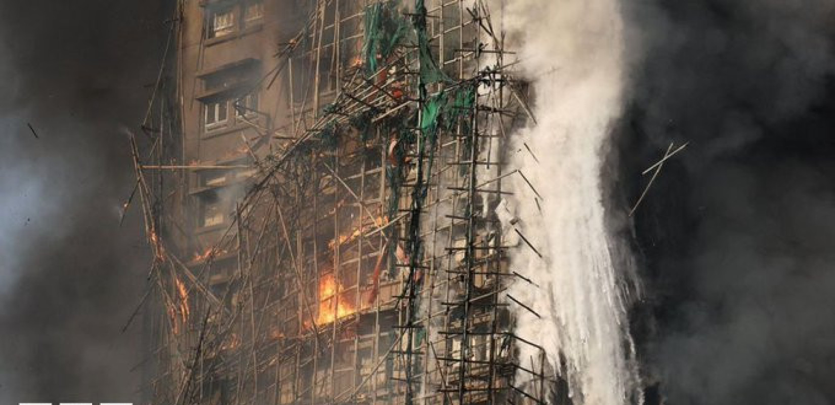 Χονγκ Κονγκ: Στους 83 αυξήθηκε ο αριθμός των νεκρών από την φωτιά στους ουρανοξύστες