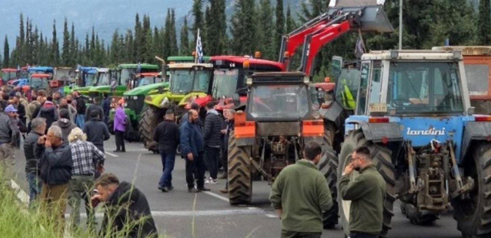 Αγρότες: Παραμένει το «χειρόφρενο» στο μπλόκο του Προμαχώνα - Κλειστός για φορτηγά ο μεθοριακός σταθμός