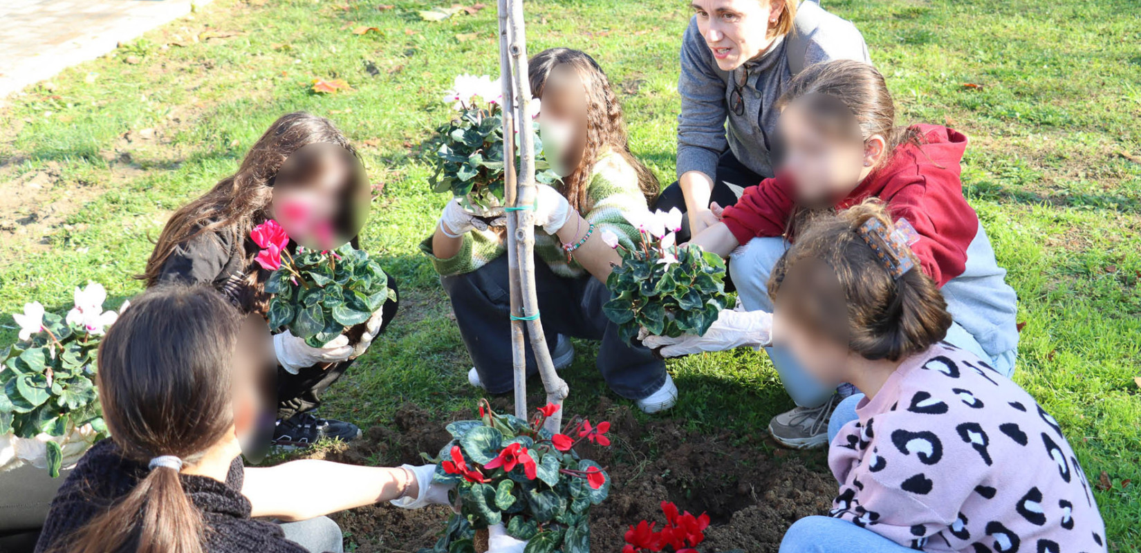 Δήμος Νεάπολης - Συκεών: Τα παιδιά «ζωντανεύουν» το πάρκο της γειτονιάς τους με δράσεις δεντροφύτευσης