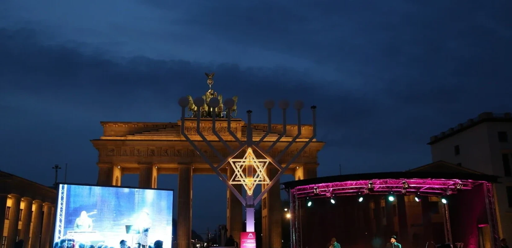 Ενισχυμένα μέτρα ασφαλείας σε εορταστικές εκδηλώσεις για το Χάνουκα σε όλο τον κόσμο μετά τη φονική επίθεση στο Σίδνεϊ