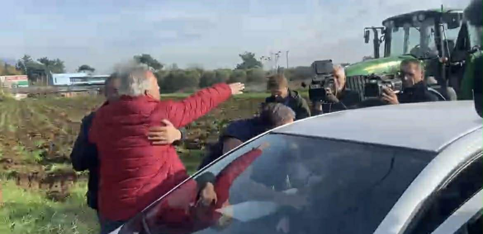 Θεσσαλονίκη: Τι λέει η ΕΛΑΣ για το επεισόδιο με τον αγρότη που αισθάνθηκε αδιαθεσία - «Δεν ήταν δικό του το χωράφι που μπήκε να οργώσει»