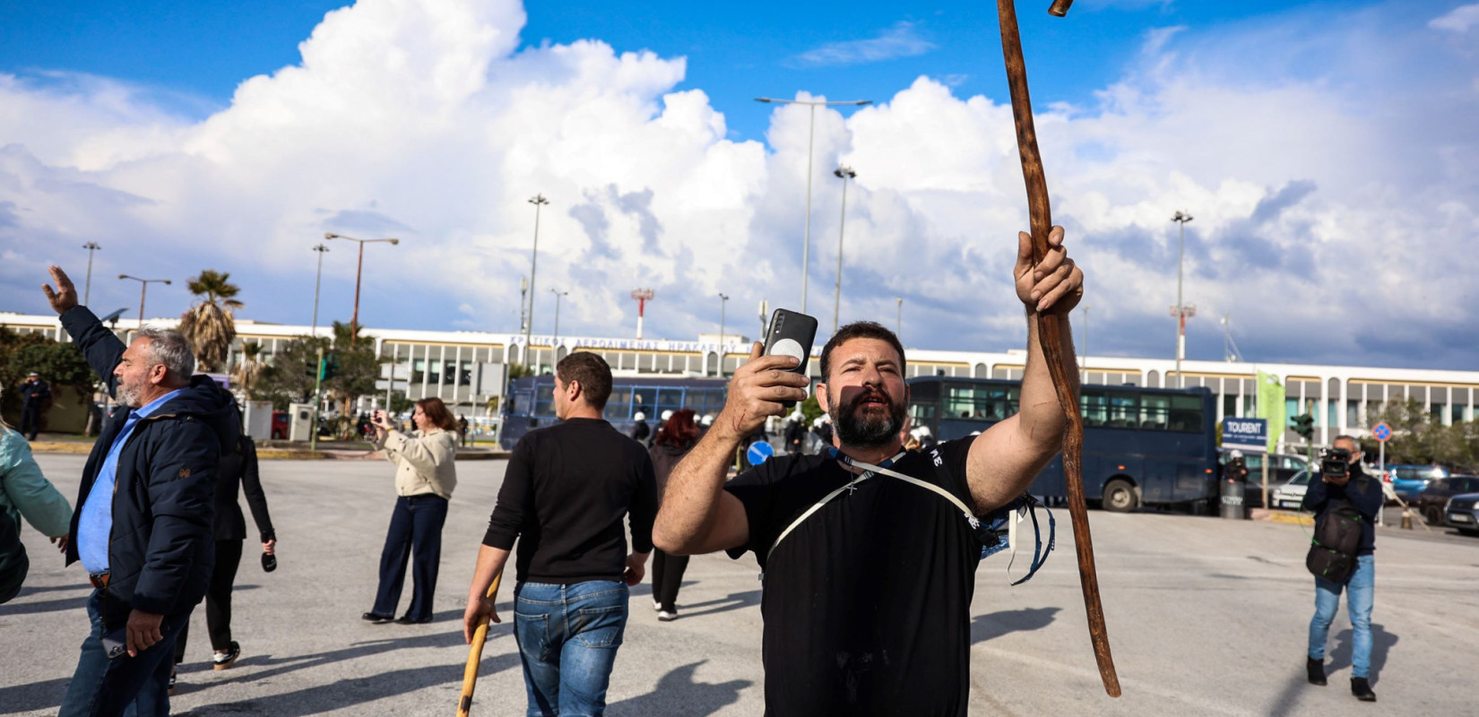 Κρήτη: Εντείνουν τις κινητηοποιήσεις τους και οι αγρότες στα Χανιά