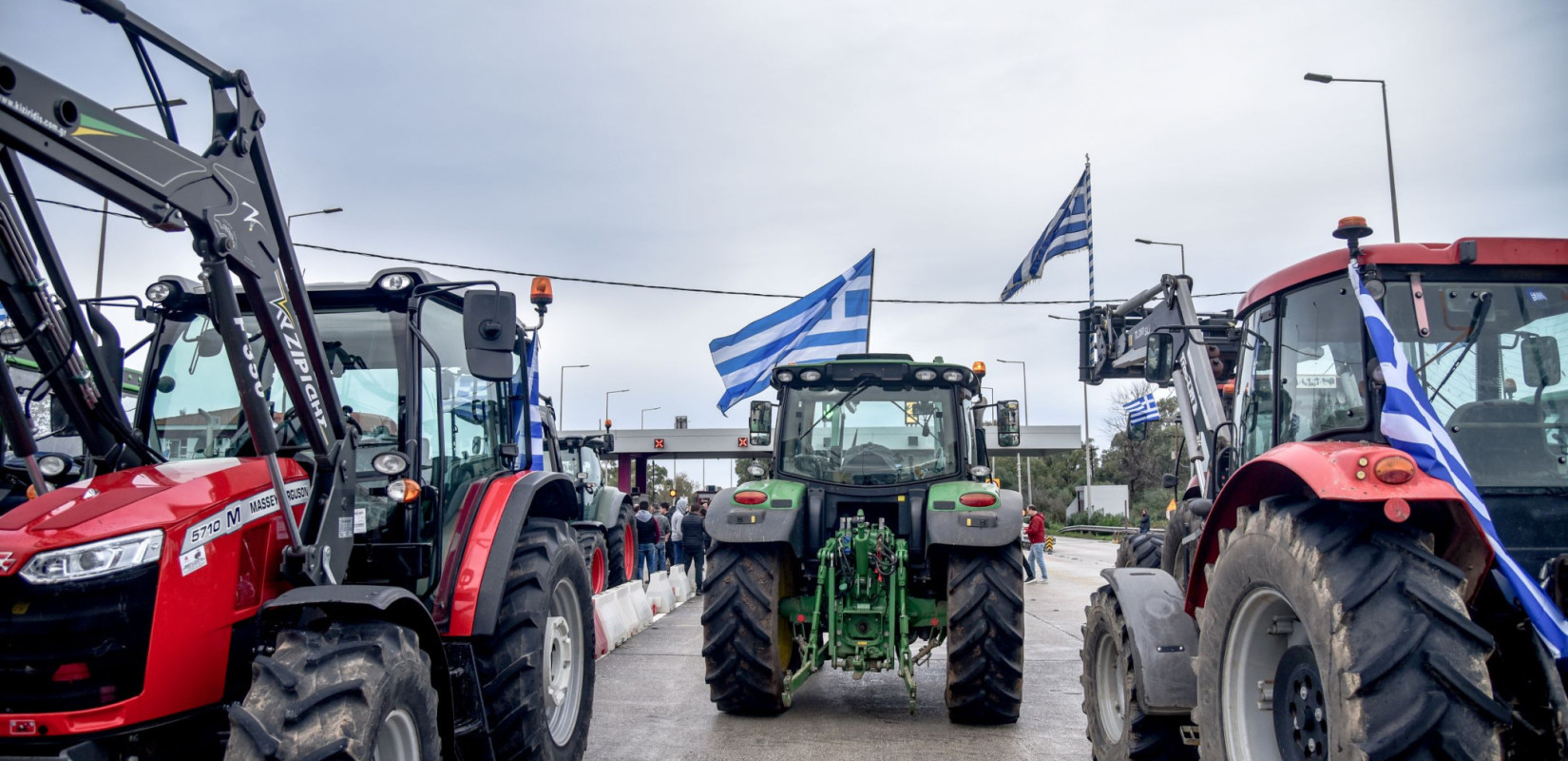 Λαμία - Μπλόκο του Μπράλου: Οι αγρότες προχωρούν σε κλιμάκωση των κινητοποιήσεων με δίωρους αποκλεισμούς παραδρόμων