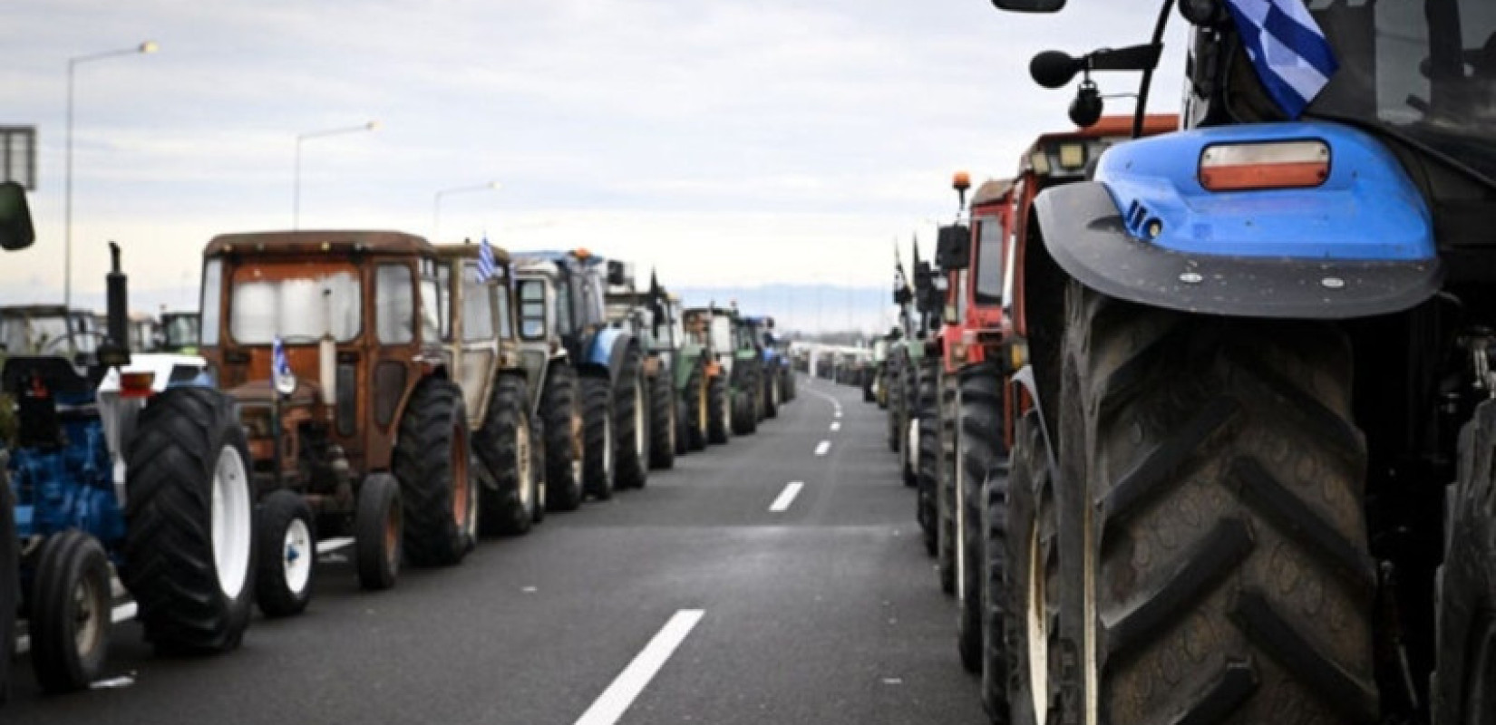 Ανυποχώρητοι οι αγρότες: Διευρύνουν τις κινητοποιήσεις τους - Πάνω από 20 μπλόκα σε όλη τη χώρα (LIVE χάρτης)
