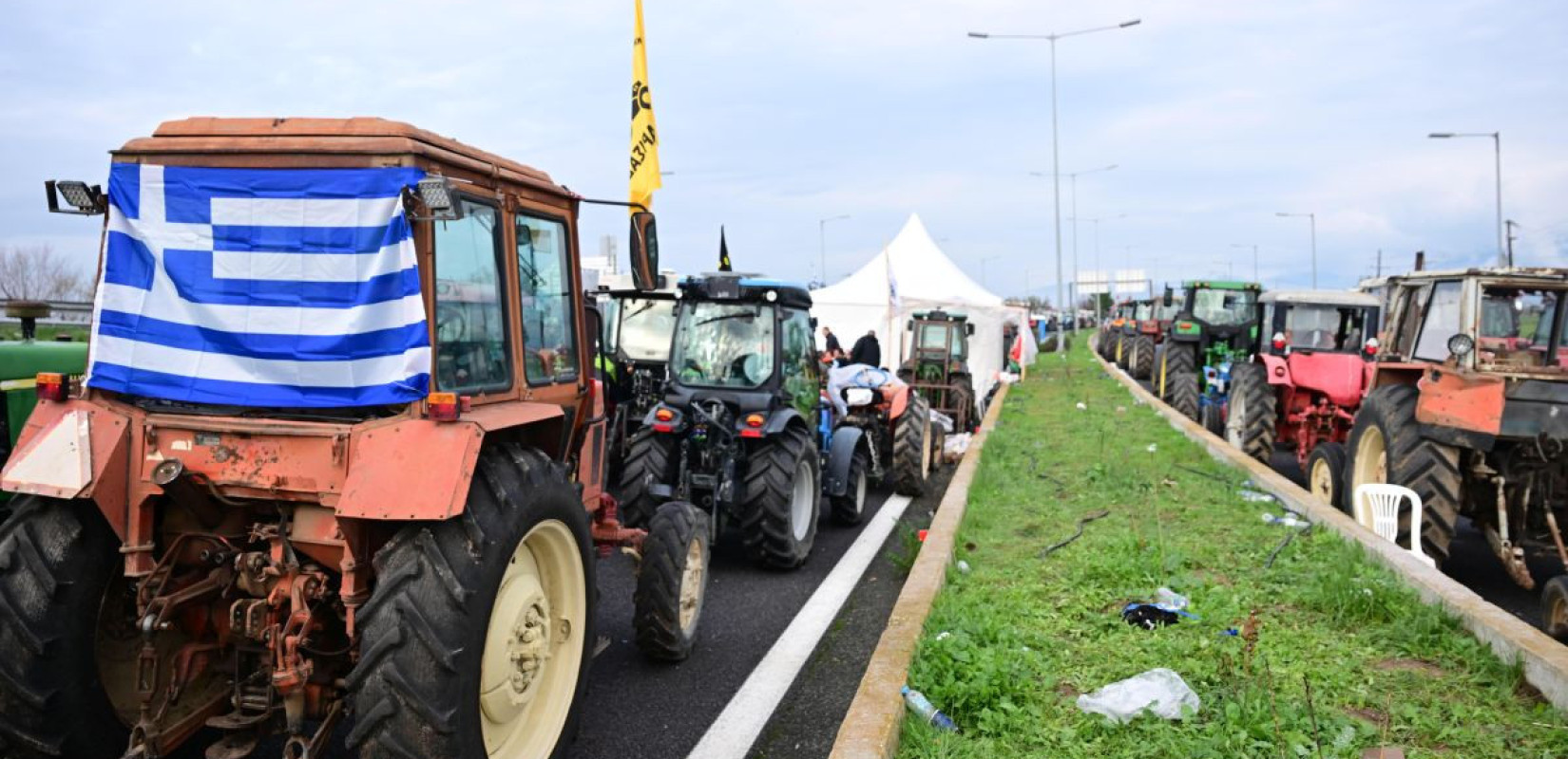 Εικόνα από σήμερα στο μπλόκο της Νίκαιας - Eurokinissi.gr