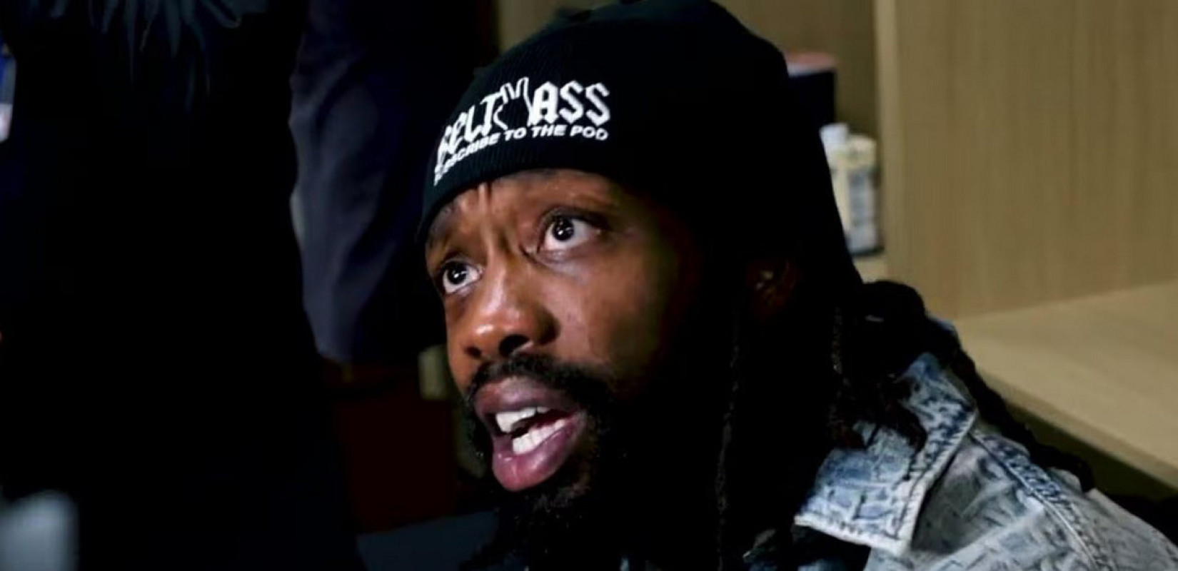 Πατ Μπέβερλι: Ο εριστικός αντι-σταρ που έρχεται να παίξει ξύλο για τον ΠΑΟΚ (βίντεο)