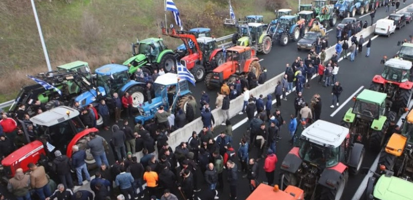 Αγροτοκτηνοτροφικά μπλόκα στα σύνορα: Παραγωγοί προχωρούν και σήμερα σε πολύωρους αποκλεισμούς σε Ευζώνους, Νίκη και Προμαχώνα