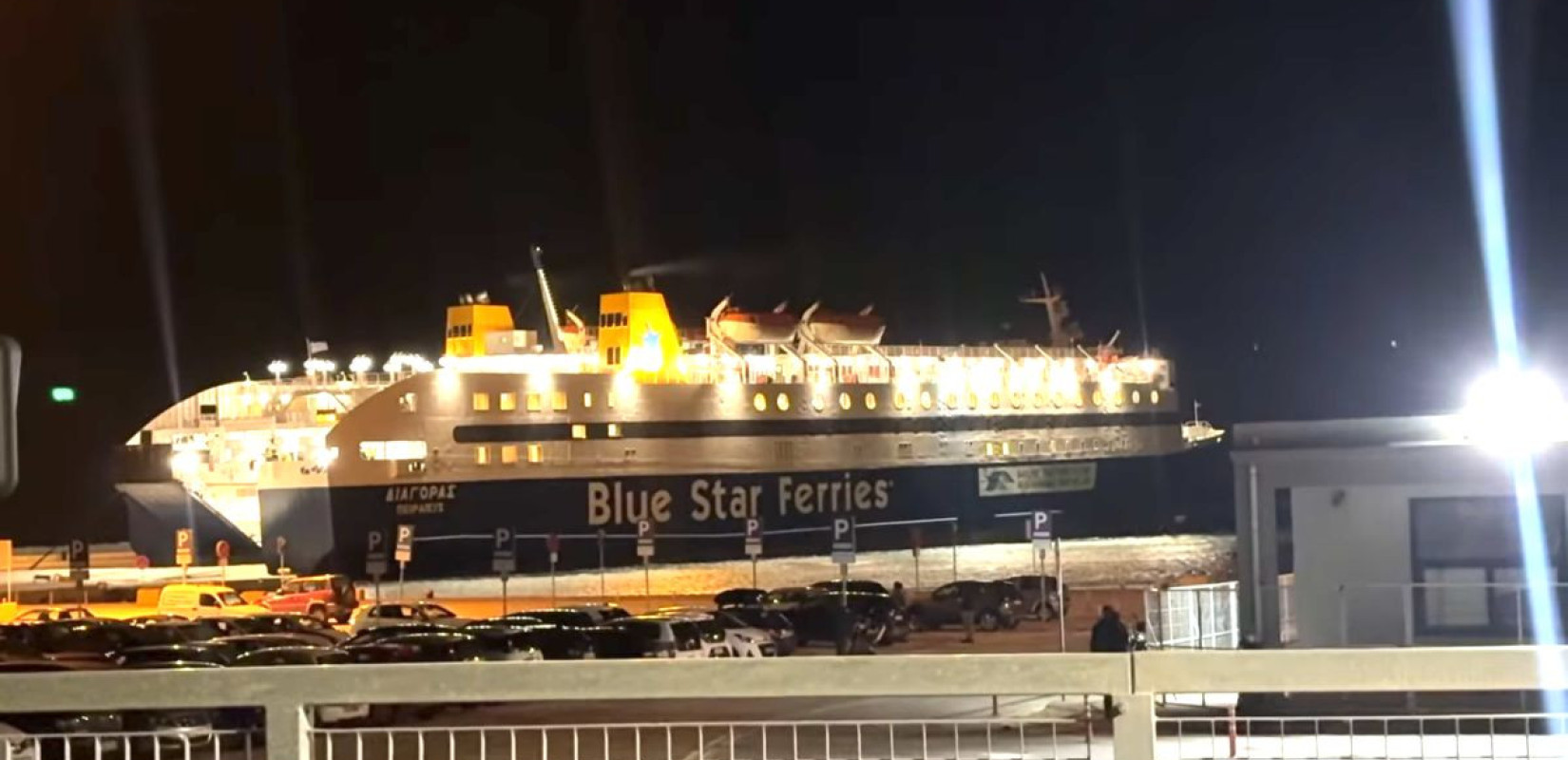 Μυτιλήνη: Χωρίς επιβάτες και οχήματα απέπλευσε ο «Διαγόρας» - Οι αγρότες απέκλεισαν το λιμάνι (βίντεο)