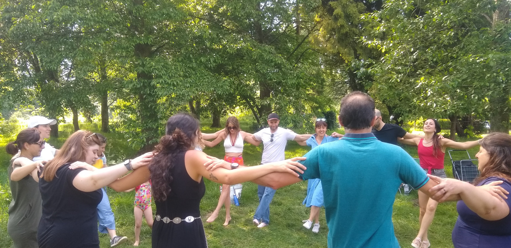 Η ομάδα «Greek Dances Cardiff» ενώνει τους Έλληνες της Ουαλίας μέσα από τον παραδοσιακό χορό