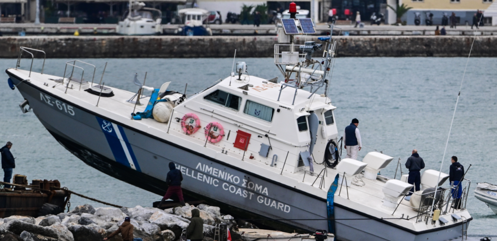 Βόλος: Ανελκύστηκε το σκάφος του Λιμενικού που έπεσε στα βράχια- Αρνητικό στο αλκοτέστ το πλήρωμα