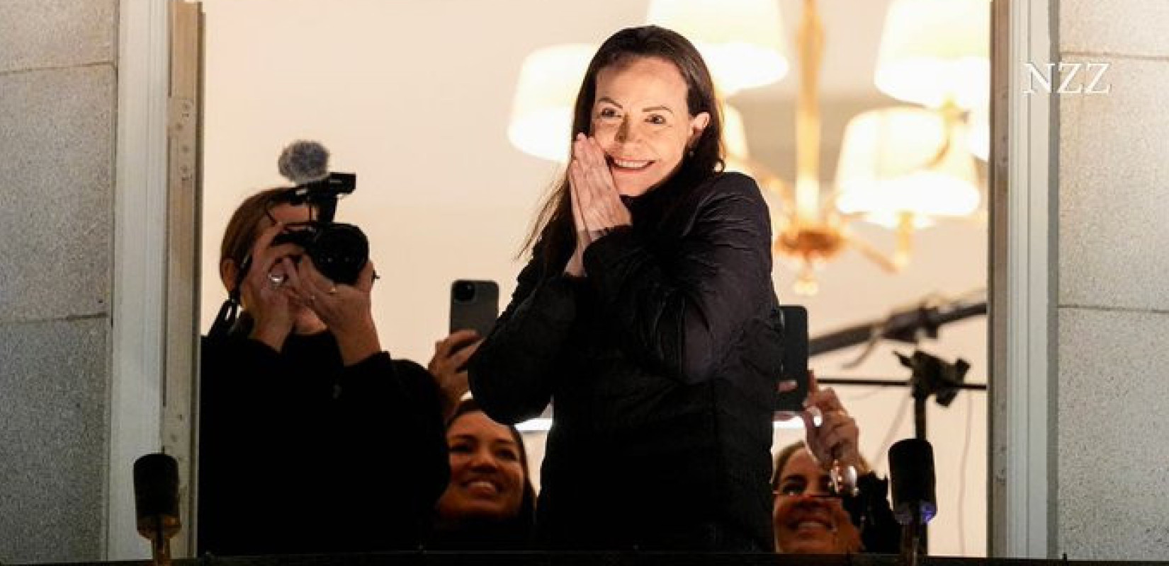 WSJ: Η μυστική απόδραση της Ματσάδο από τη Βενεζουέλα – Η περούκα, τα 10 σημεία ελέγχου και το κρίσιμο τηλεφώνημα στις ΗΠΑ