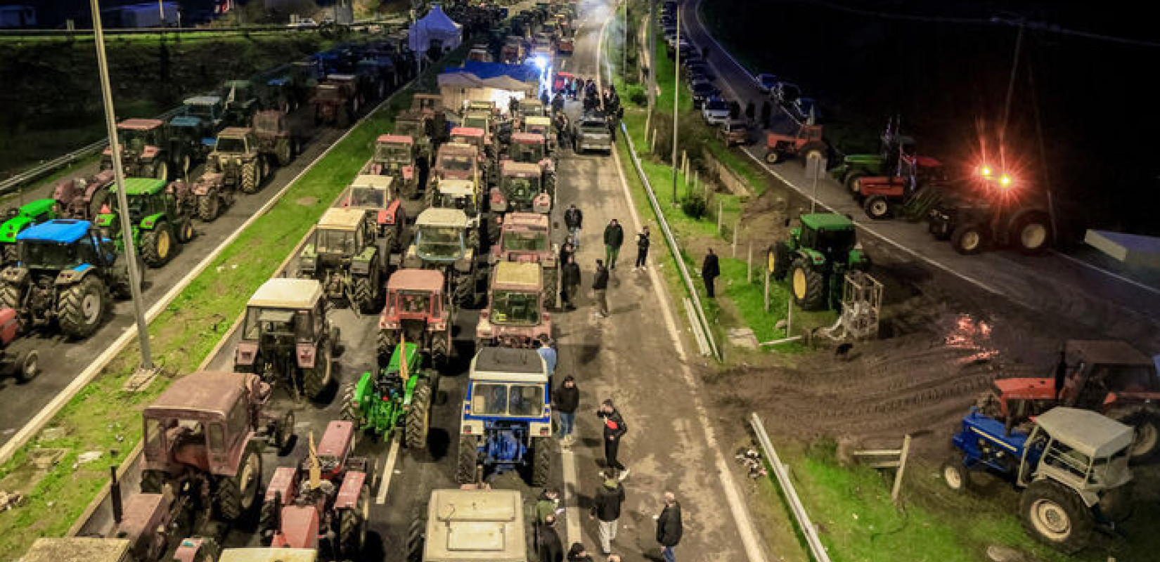 Νίκαια: Αποχωρούν την Παρασκευή από το μπλόκο οι αγρότες – Θα ακολουθήσει συλλαλητήριο στη Λάρισα