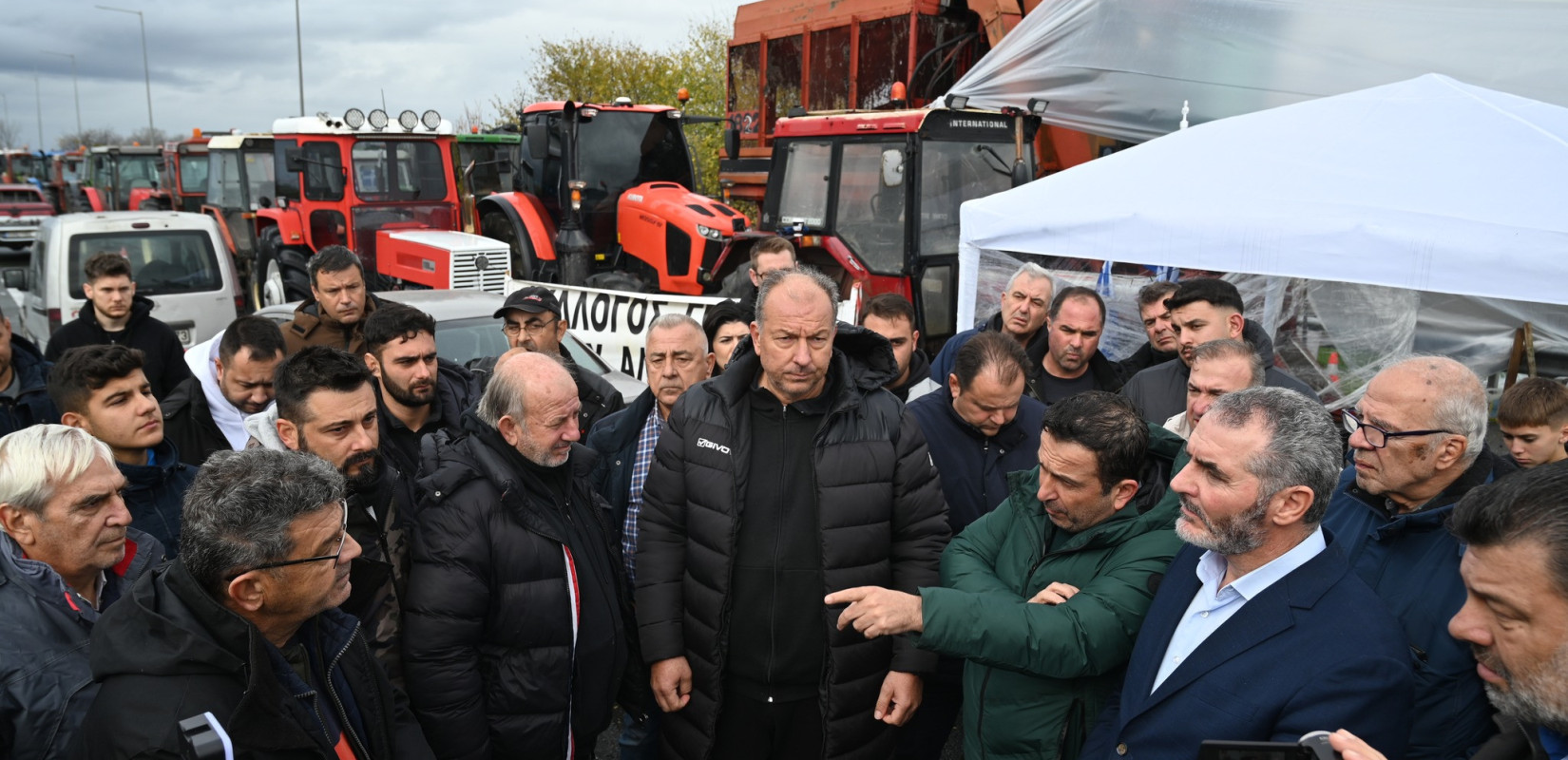 Στα μπλόκα των αγροτών κλιμάκιο του ΠΑΣΟΚ-ΚΙΝΑΛ