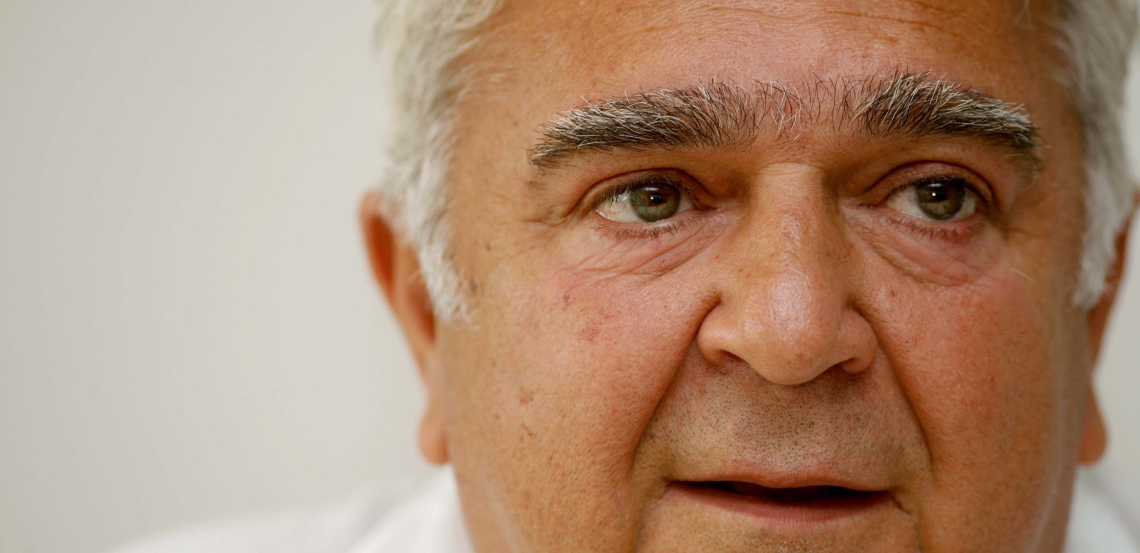 Ο Πασχάλης Τερζής επιστρέφει στο τραγούδι - Δείτε βίντεο