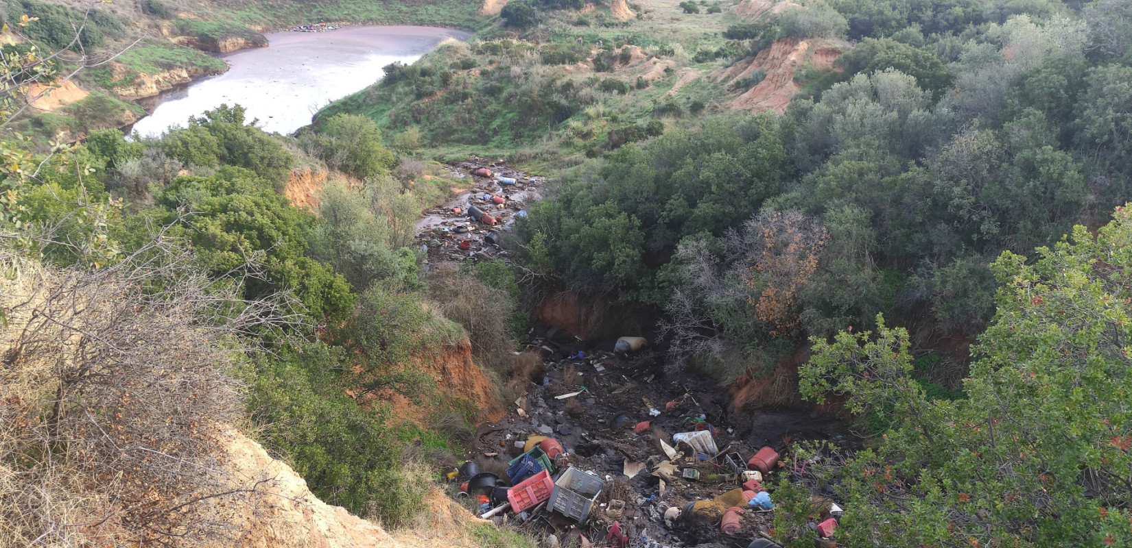Έριχναν υγρά απόβλητα σε ορεινή περιοχή της Χαλκιδικής - Συνελήφθησαν τέσσερα άτομα
