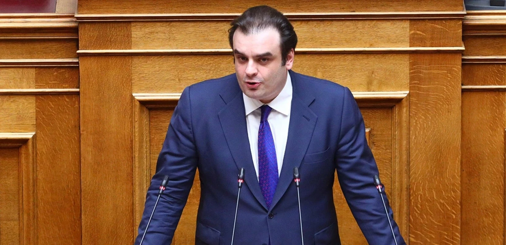 Στο βήμα της Βουλής ο Πιερρακάκης - Xειροκροτήθηκε για την εκλογή του ως προέδρου του Eurogroup (βίντεο)