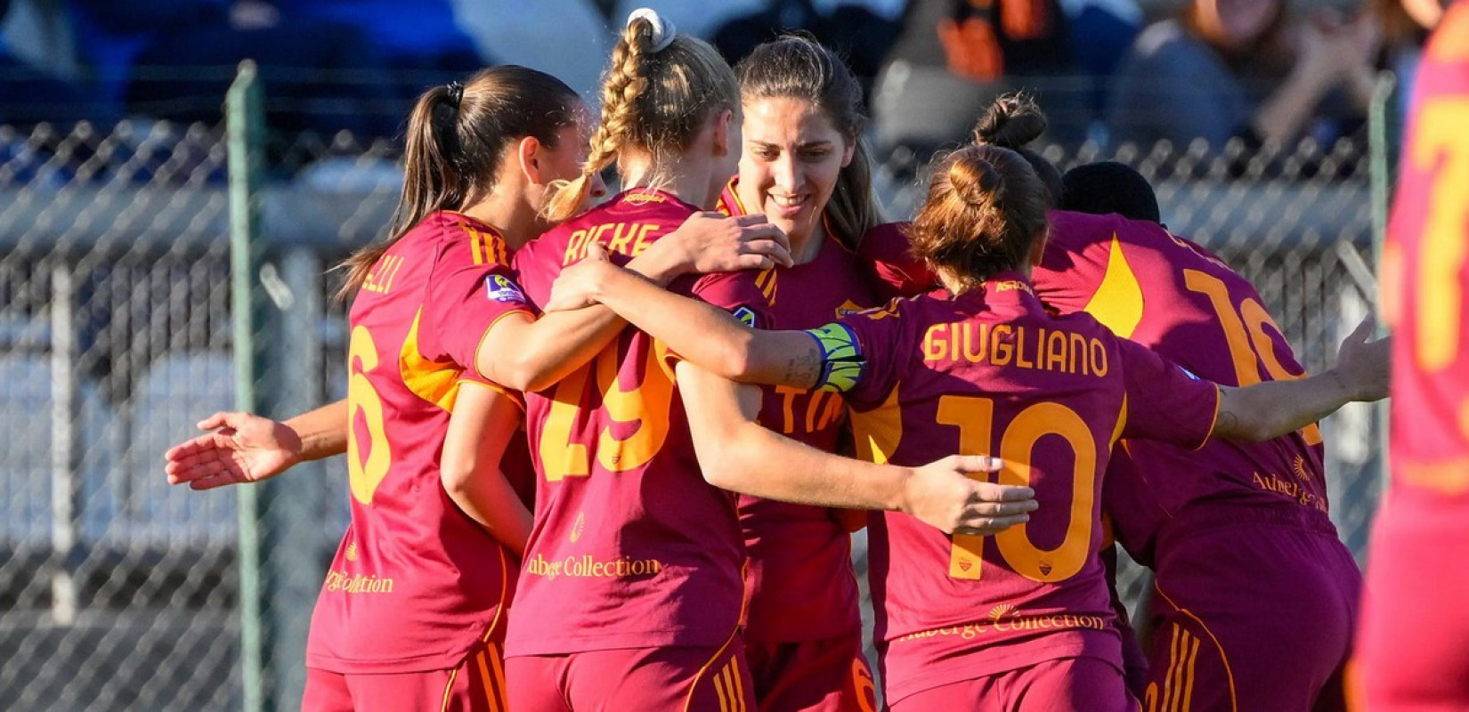 Ποδόσφαιρο γυναικών δύο ταχυτήτων: Υπερφόρτωση για λίγες, αγωνιστική «ξηρασία» για τις περισσότερες