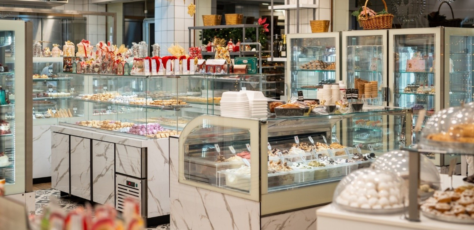 Royal Patisserie: Ζαχαροπλαστική μαεστρία και τα φετινά Χριστούγεννα