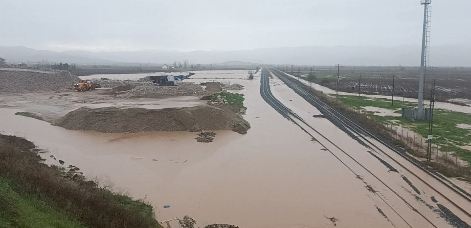 Κακοκαιρία: Διακόπηκε η σιδηροδρομική συγκοινωνία Αθηνών - Θεσσαλονίκης (φωτ.)