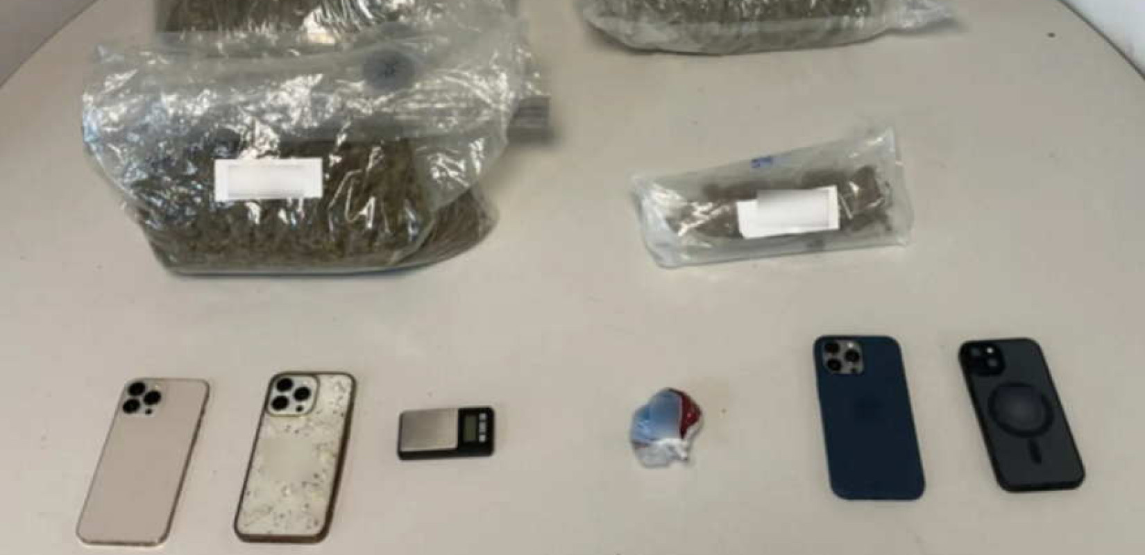 Θεσσαλονίκη: «Σκούπα» της ΕΛΑΣ για ναρκωτικά – Τέσσερις συλλήψεις για 2,8 κιλά κάνναβης και κοκαΐνη