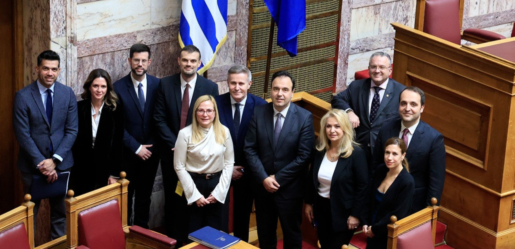 Ανοίγει ο δρόμος για την ίδρυση του Ελληνικού Εργοστασίου Τεχνητής Νοημοσύνης - Υπερψηφίστηκε το νομοσχέδιο στη Βουλή