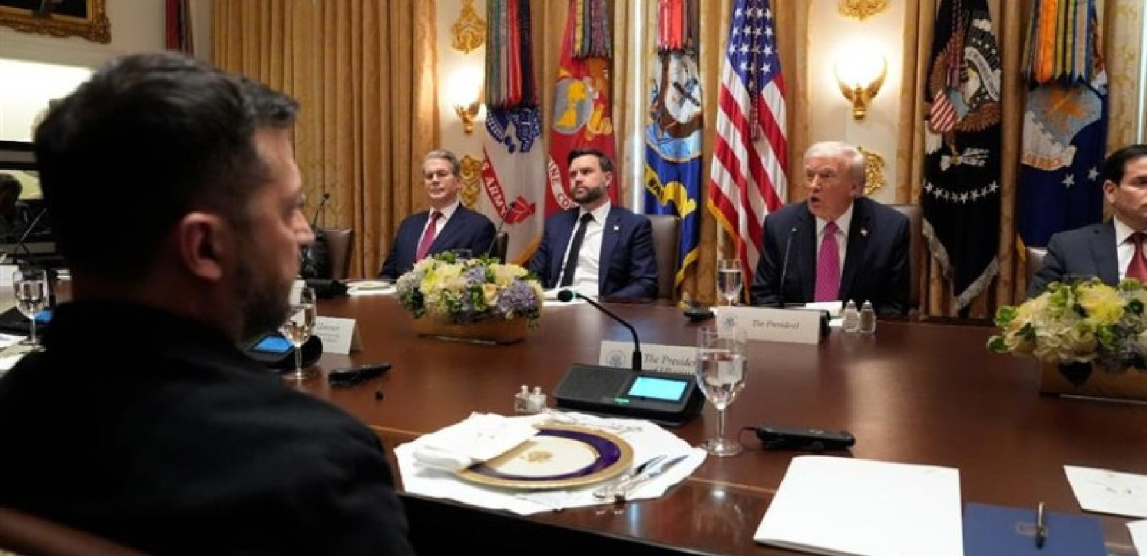 «Καρφιά» Τραμπ για Ζελένσκι: «Δεν έχει διαβάσει ακόμη  την ειρηνευτική πρόταση των ΗΠΑ» (βίντεο)