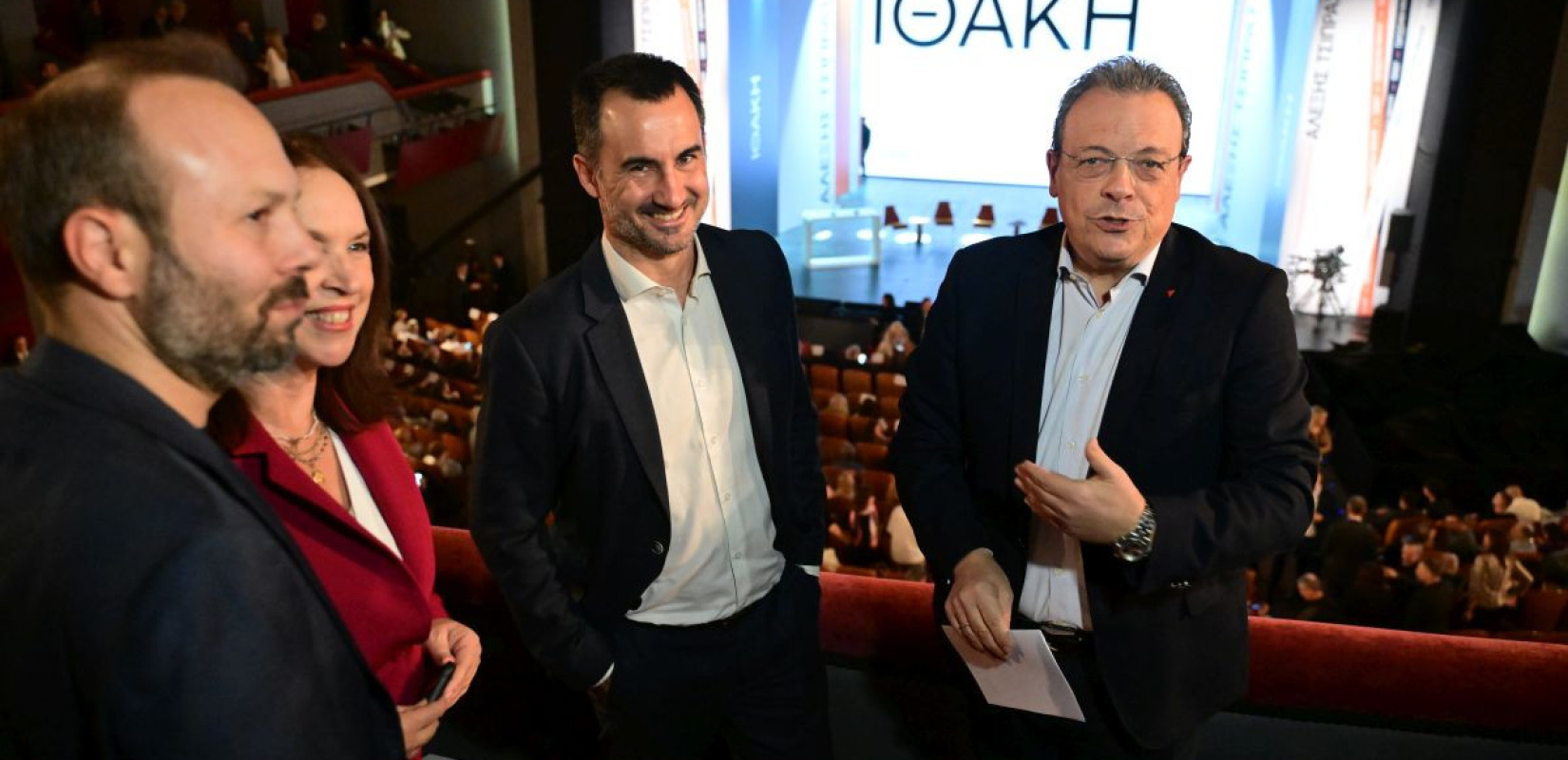 Στιγμιότυπο των κ.κ. Χαρίτση και Φάμελλου στον εξώστη του Παλλάς - Eurokinissi.gr