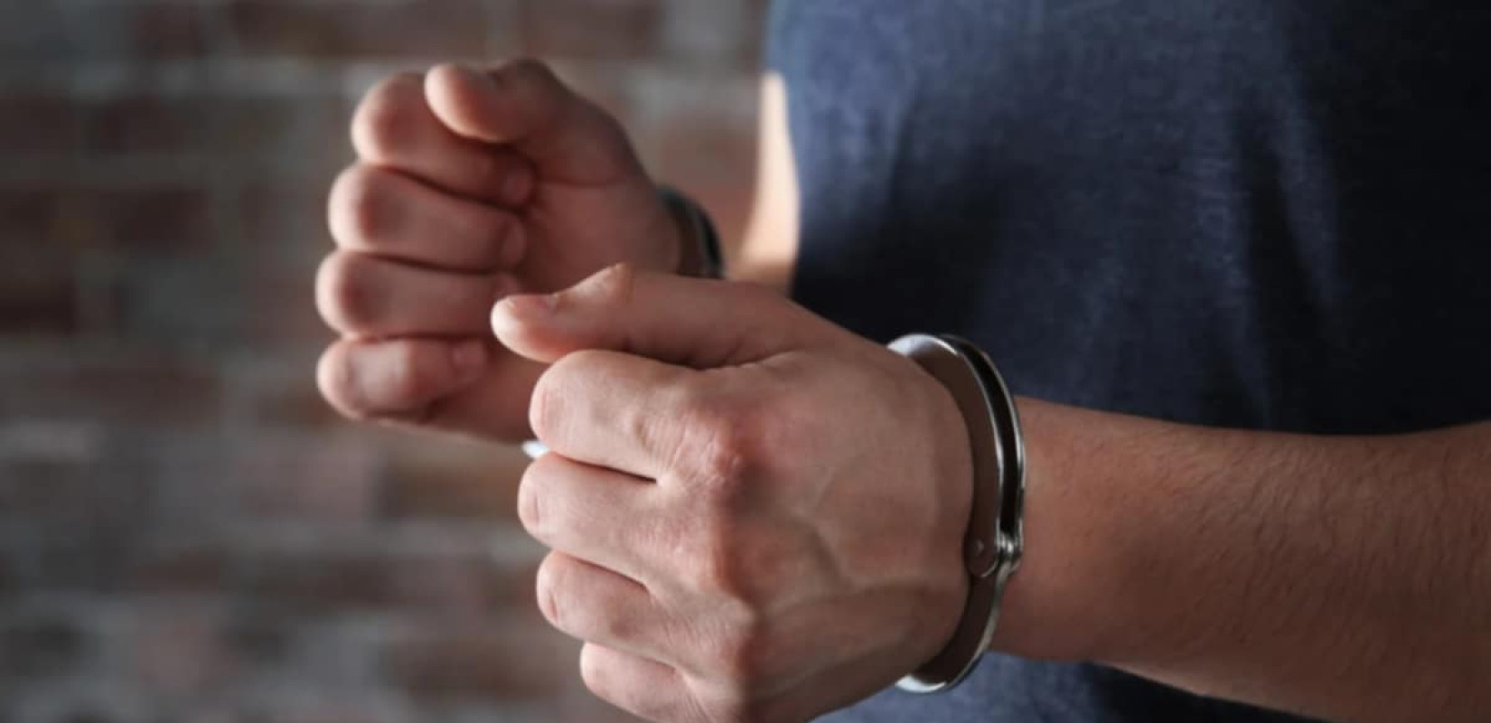 Χειροπέδες σε 47χρονο για κλοπή ηλεκτρονικού εξοπλισμού από το ΕΚΠΑ