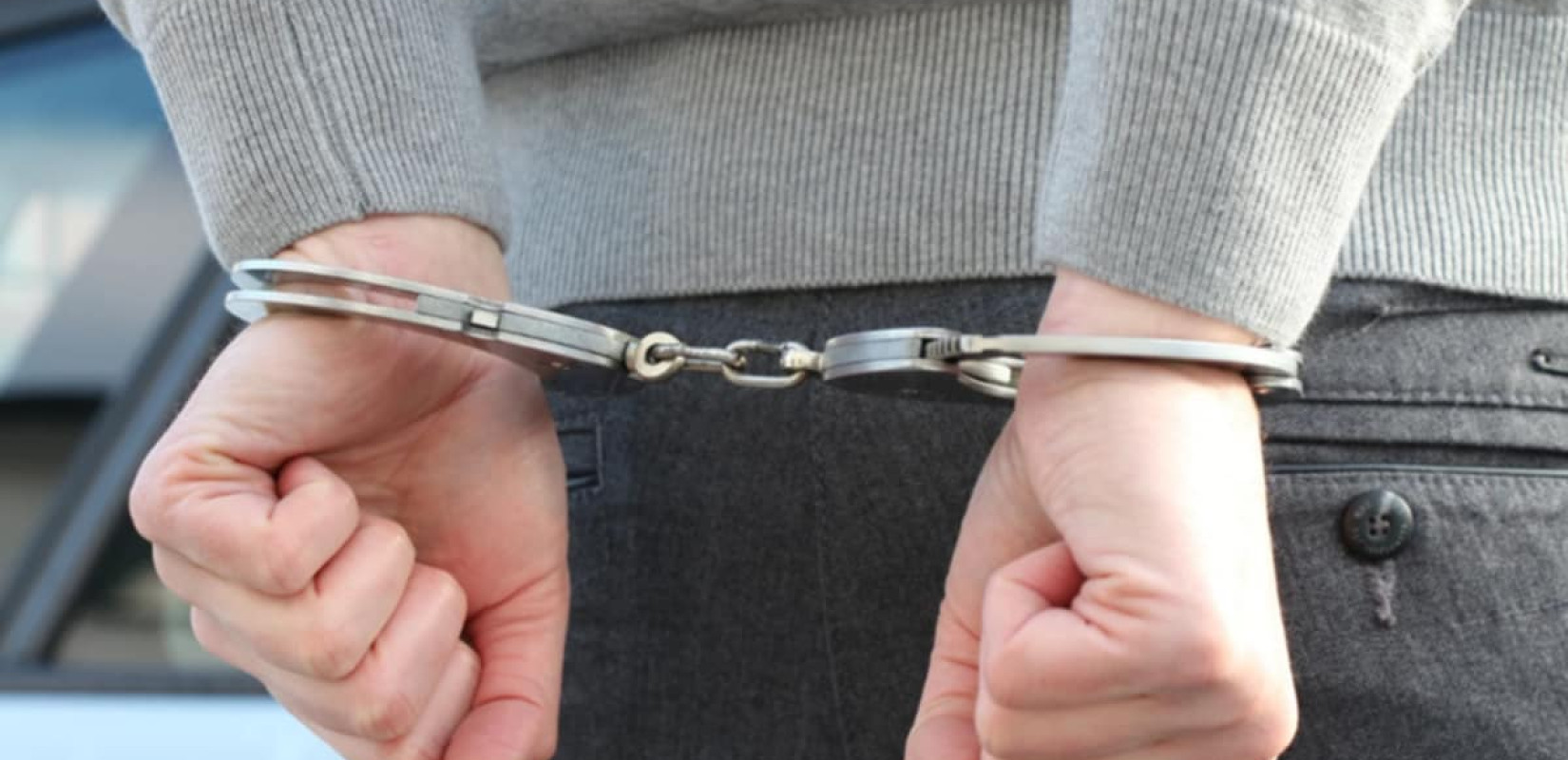 Συνελήφθη 20χρονος στην Αθήνα που κατείχε και μετέφερε ένα καλάσνικοφ