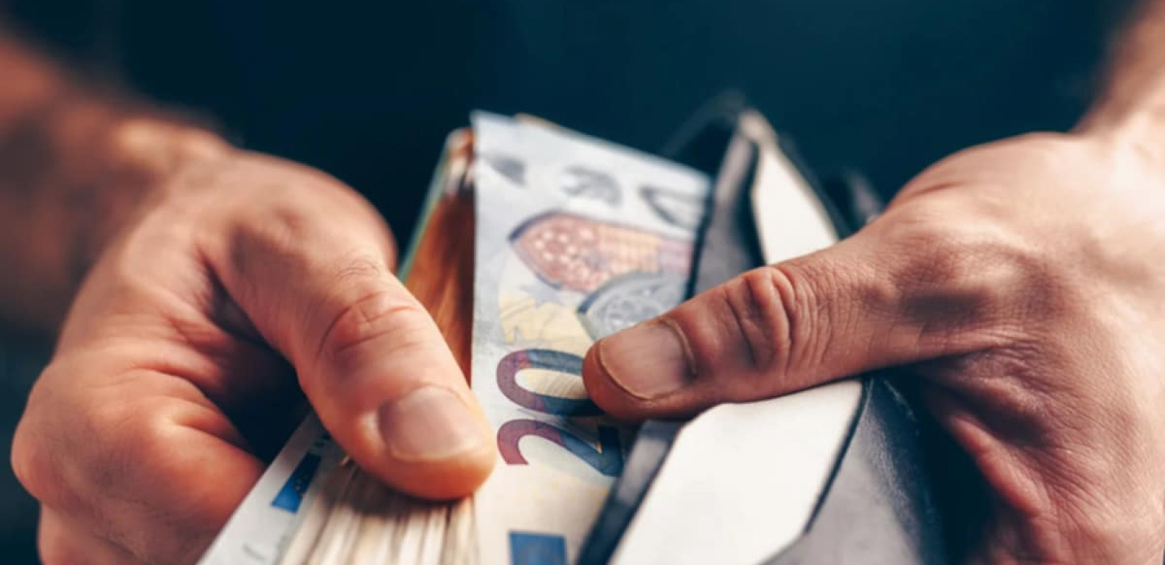 «Xάρτης» πληρωμών από e-ΕΦΚΑ και ΔΥΠΑ έως τις 24 Δεκεμβρίου