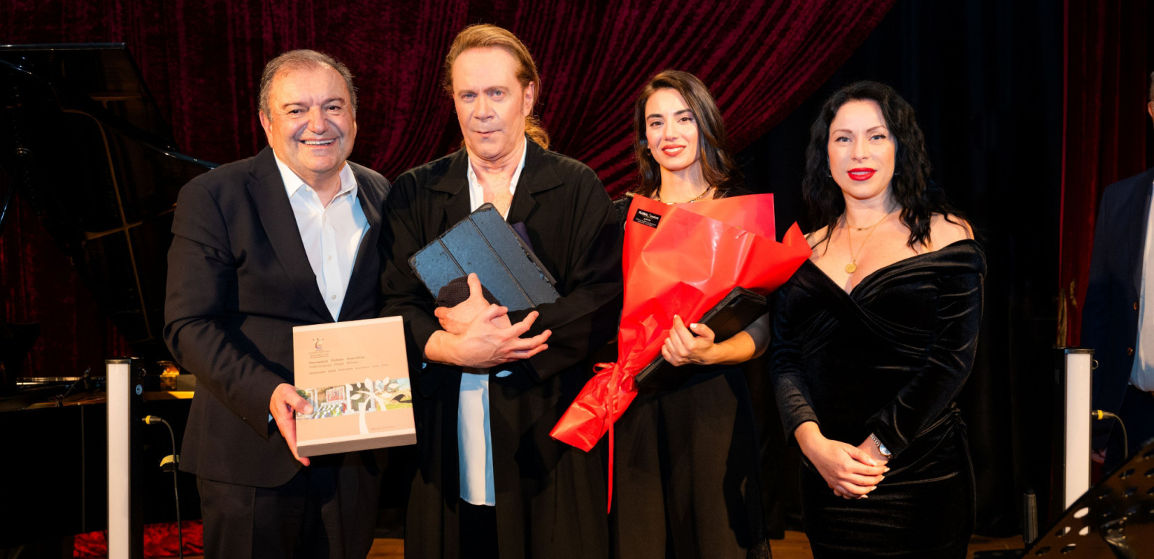 Πανόραμα: Γέμισε Νότες το αμφιθέατρο στη χριστουγεννιάτικη συναυλία του Στέφανου Κορκολή