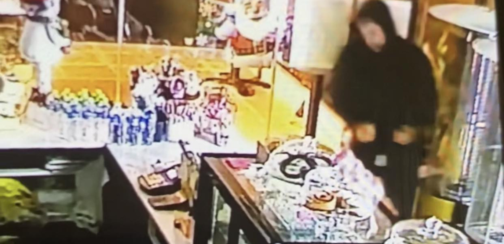 Θεσσαλονίκη: 28χρονος διέσχισε τον περιφερειακό με κλεμμένη τηλεόραση σε καρότσι - Βίντεο από την δράση του