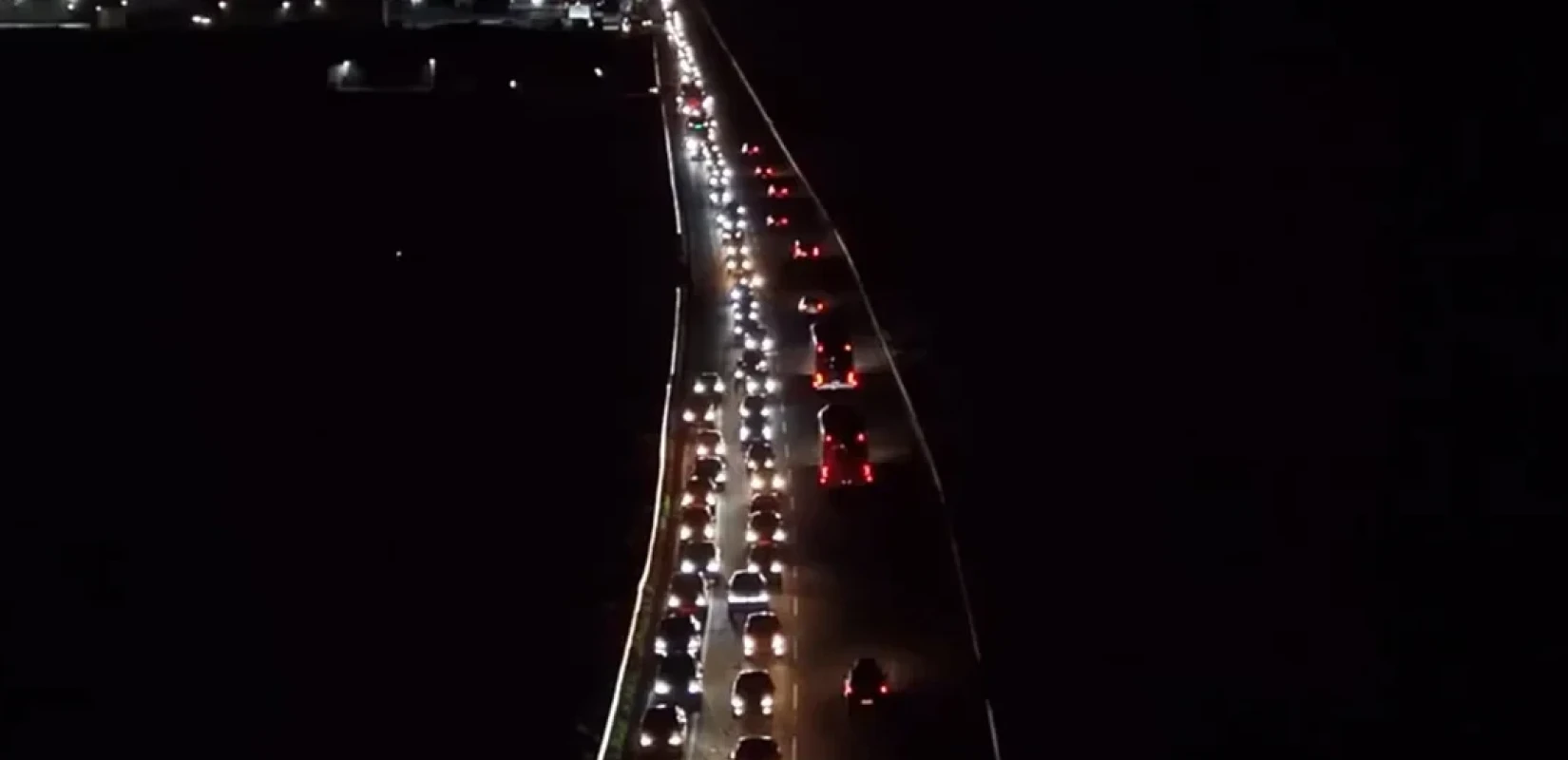 Aγροτικά μπλόκα: Οδύσσεια η επιστροφή των εκδρομέων - Μποτιλιάρισμα 12 χιλιομέτρων στην Εθνική Αθήνας - Θεσσαλονίκης