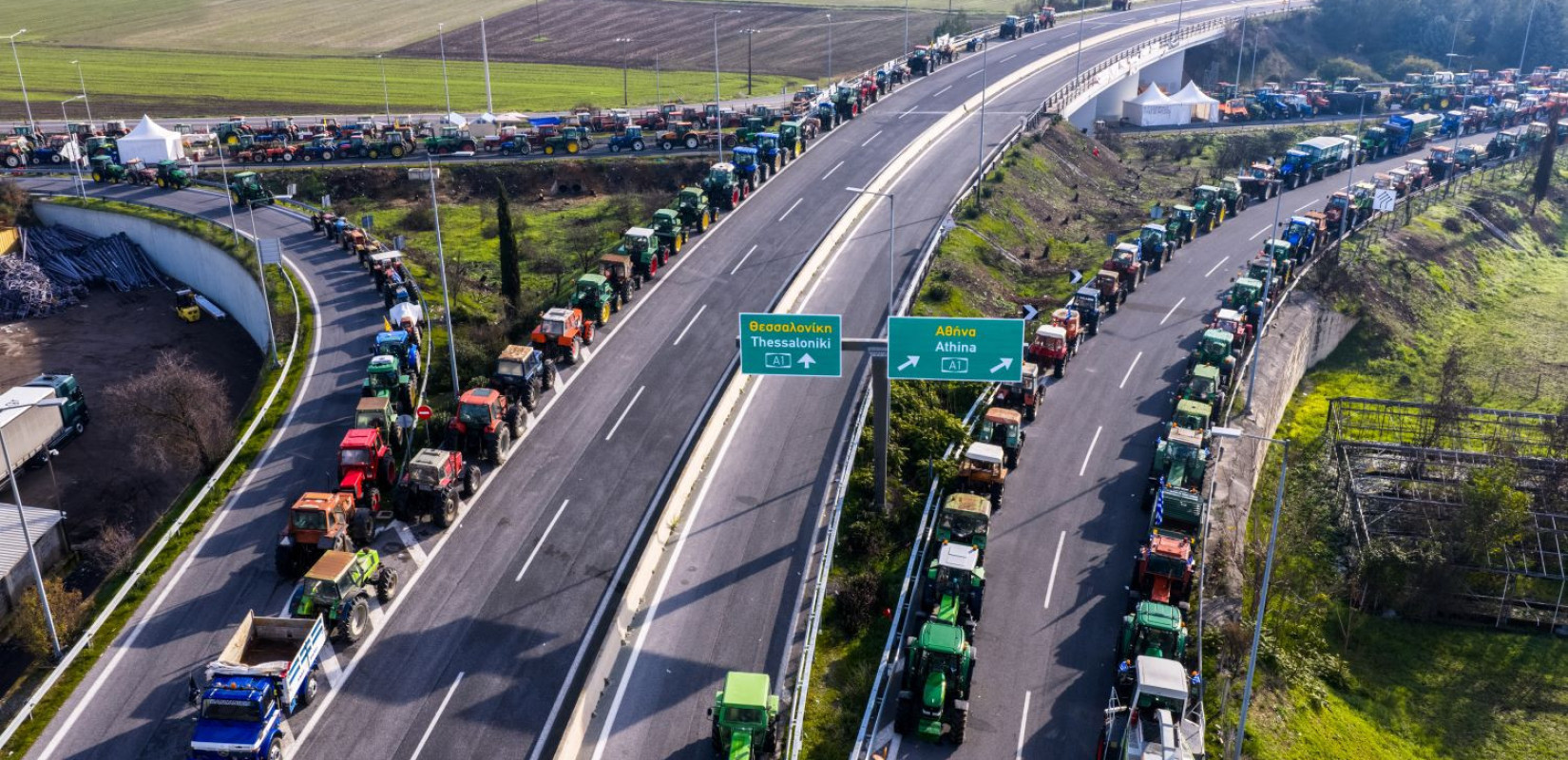 Έξοδος εκδρομέων μετ΄ εμποδίων: Η κατάσταση στους δρόμους μπλόκο-μπλόκο