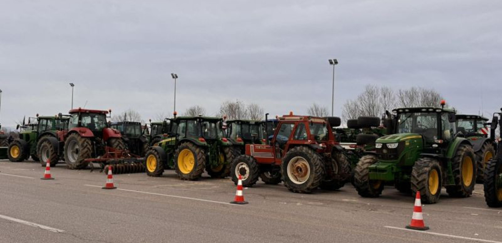 Θεσσαλονίκη: Σφραγίζουν δρόμους και τελωνεία οι αγρότες - 48ωρο black out αν δεν δοθούν λύσεις από την κυβέρνηση